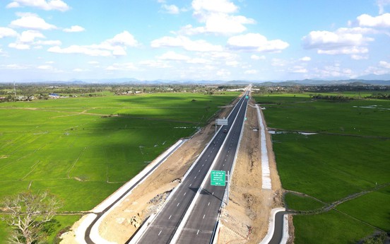 Chỉ 6 tháng nữa, chính thức thông xe tuyến cao tốc ‘rừng - biển’ đầu tiên của Việt Nam