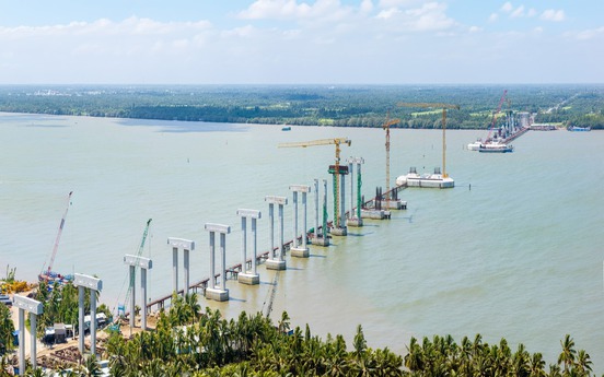Cầu dây văng lớn thứ 2 Việt Nam, thuộc dự án 8.000 tỷ rút ngắn khoảng 80km từ miền Tây đến TP. HCM: Vượt ‘bão giá’, đang ở giai đoạn thi công khó khăn nhất