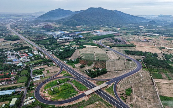 Cao tốc gần 18.000 tỷ kết nối 2 tỉnh thành giàu nhất Việt Nam lỡ hẹn thông xe