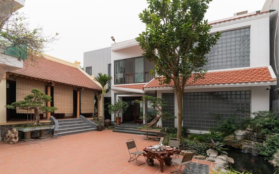 Cải tạo ngôi nhà cũ 105m2 thành tổ ấm ngập tràn ánh sáng bên nhà thờ họ