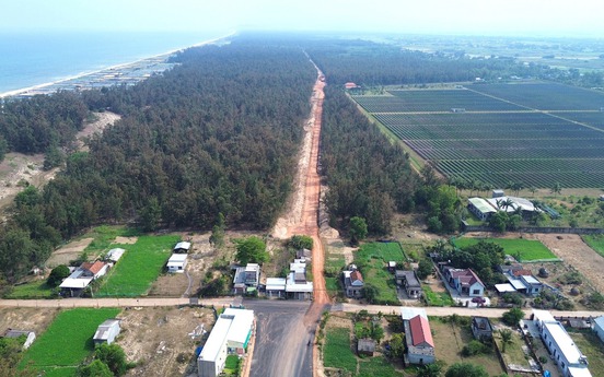 Tỉnh hẹp nhất Việt Nam tăng tốc làm tuyến đường ven biển 5.600 tỷ chạy xuyên rừng