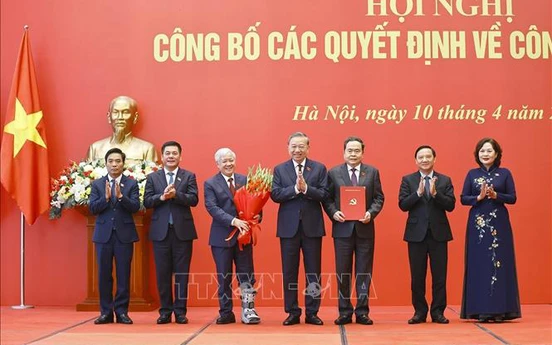 Tổng Bí thư, Chủ tịch nước Tô Lâm trao Quyết định của Bộ Chính trị chỉ định tham gia Đảng ủy Quốc hội nhiệm kỳ 2025 – 2030