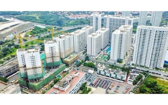 Thanh khoản lao dốc, giá nhà ở TP.HCM vẫn “neo cao”