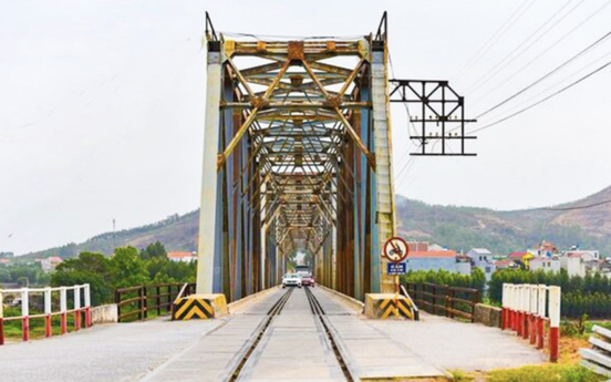 Sắp phá dỡ cây cầu duy nhất ở Việt Nam có đường sắt chung đường bộ