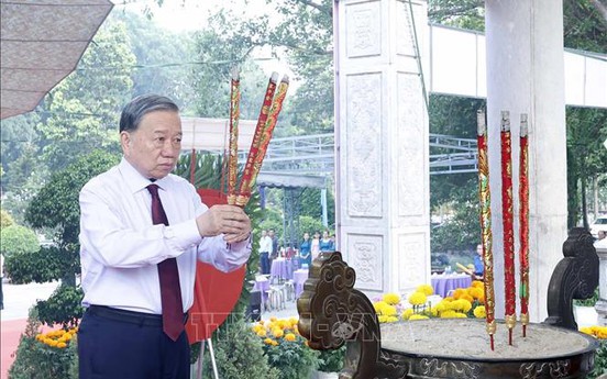 Tổng Bí thư, Chủ tịch nước Tô Lâm dâng hương tưởng niệm các Anh hùng liệt sĩ tại Tây Ninh