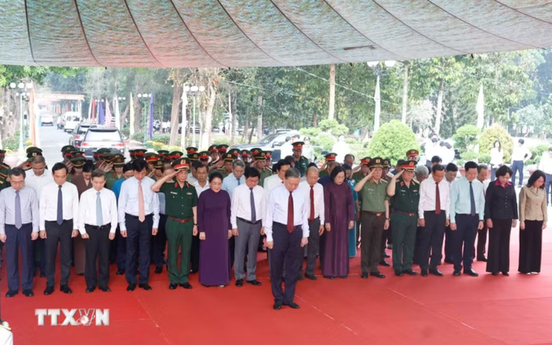 Tổng Bí thư, Chủ tịch nước Tô Lâm dâng hương tại Nghĩa trang Liệt sỹ Tân Biên
