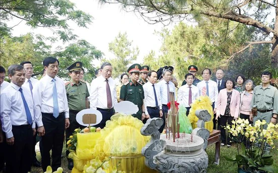 Tổng Bí thư, Chủ tịch nước dâng hương tưởng niệm Đại tướng Võ Nguyên Giáp