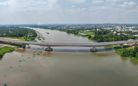 Tháng này, cây cầu trọng yếu 600 tỷ bắc qua dòng sông biểu tượng của TP. HCM sẽ chính thức thông xe