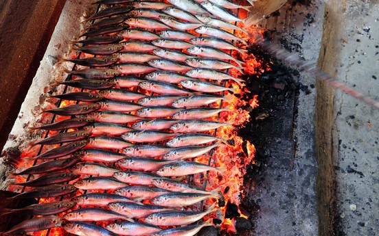 Photo Travel: Cá trích nướng, món ăn dân dã gây sốt ở Nghệ An