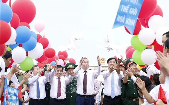 51 năm thống nhất đất nước: Đảng ta muôn vạn tấm lòng, niềm tin