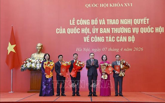 Chủ tịch Quốc hội dự Lễ công bố, trao Nghị quyết của Quốc hội, UBTVQH về công tác cán bộ