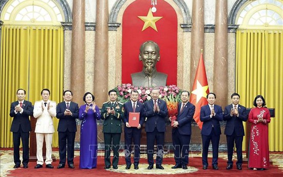 Tổng Bí thư, Chủ tịch nước chủ trì hội nghị công bố các quyết định đối với Chính phủ