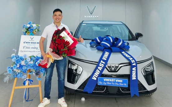 Chủ xe VinFast VF 7: “Đáng lẽ nên chuyển sang xe điện sớm hơn”