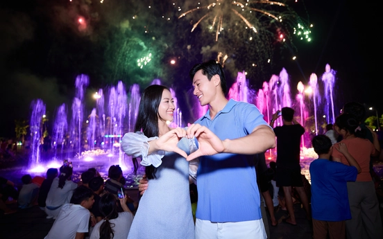 Sướng như cư dân Sun Urban City: Xem nhạc nước, ngắm pháo hoa, chơi công viên mỗi ngày