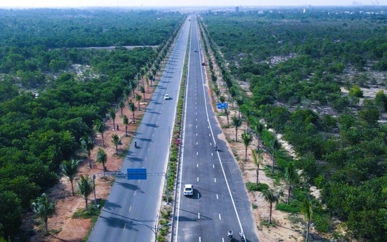 Tuyến đường ven biển 2.000 tỷ nối đến sân bay rộng bậc nhất Việt Nam đối diện khó khăn lớn