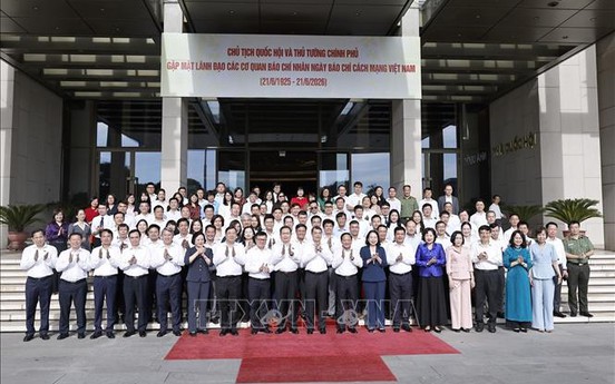 Thủ tướng Chính phủ và Chủ tịch Quốc hội gặp mặt lãnh đạo các cơ quan báo chí