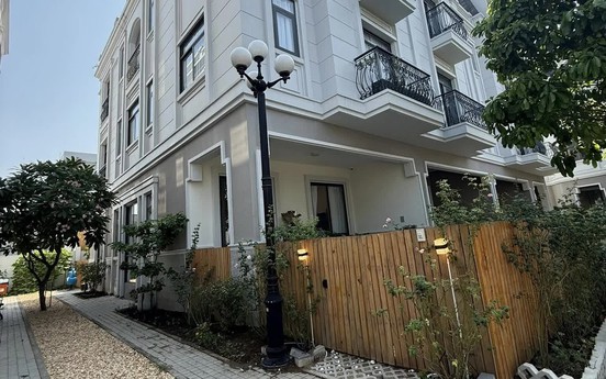 Siêu mẫu quyền lực của làng thời trang Việt rao bán biệt thự rộng lớn trong khu dân cư ‘nhà giàu’ giữa lòng TP. HCM