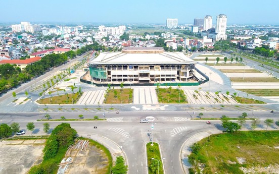 Chỉ 5 ngày nữa, quảng trường trăm tỷ buộc phải hoàn thành sau khi một nhà thầu liên tiếp bị xử phạt