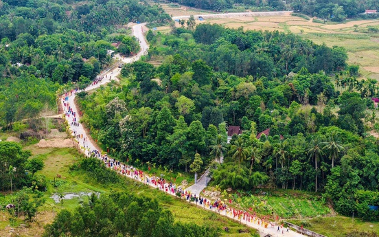 Sơn Cẩm Hà có một dòng thác biết kể chuyện