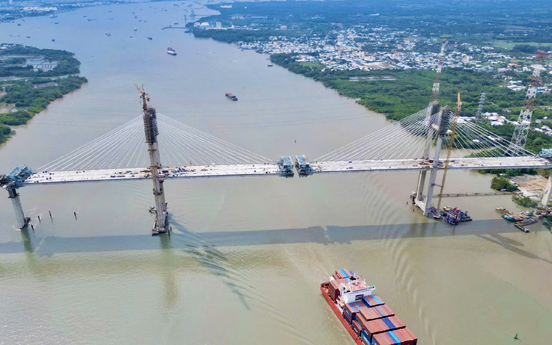 Chỉ vài tuần nữa, chính thức hợp long cây cầu dây văng có tĩnh không cao nhất Việt Nam