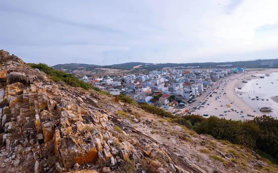 Photo Travel: Nét kiến trúc "hư hao" giữa biển trời Quy Nhơn