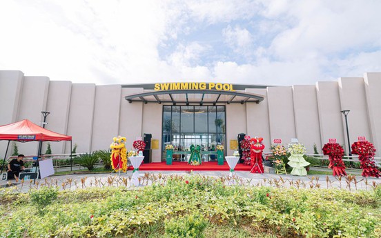 Vinhomes Golden City khai trương bể bơi 4 mùa, hoàn thiện chuẩn sống nghỉ dưỡng trước ngày bàn giao