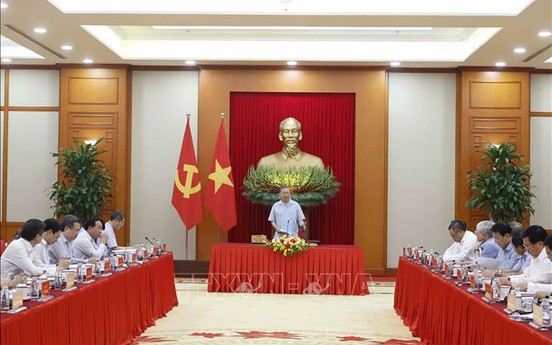 Đổi mới mô hình phát triển đất nước: Lấy con người làm trung tâm, mục tiêu và động lực