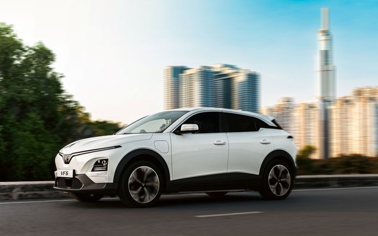 Chủ xe VinFast VF 6 thừa nhận: Đây là chiếc xe giúp cả gia đình yên tâm trên mọi hành trình