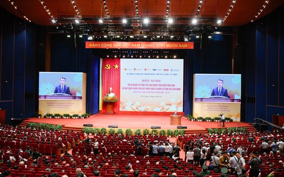 Agribank cùng ngành Ngân hàng trao tặng 300 tỷ đồng ủng hộ phong trào đẩy mạnh chăm lo người có công với cách mạng