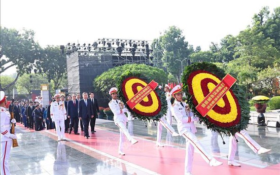 Lãnh đạo Đảng, Nhà nước dâng hương tưởng niệm các Anh hùng liệt sĩ