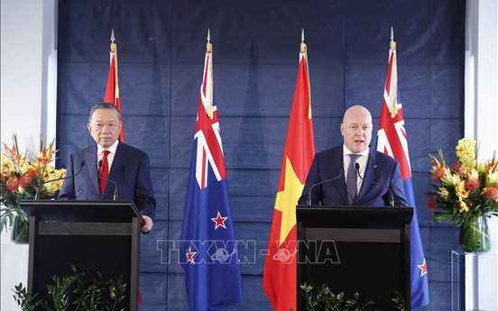 Tổng Bí thư, Chủ tịch nước Tô Lâm và Thủ tướng New Zealand gặp gỡ báo chí và chứng kiến trao các văn kiện hợp tác