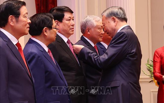 Tri ân các đồng chí Ủy viên Bộ Chính trị, Ủy viên Ban Bí thư các thời kỳ
