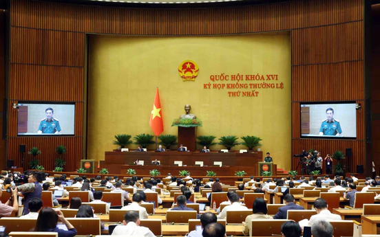 Ngày 24/8, Quốc hội thông qua 8 Luật, 11 Nghị quyết và bế mạc kỳ họp