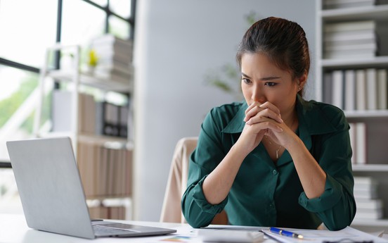 Tuổi 40: Lo lắng cho tương lai dù "đang ổn" hiện tại