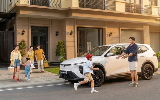 Điện thoại trở thành "trợ lý điều phối" VF MPV 7 cho cả gia đình