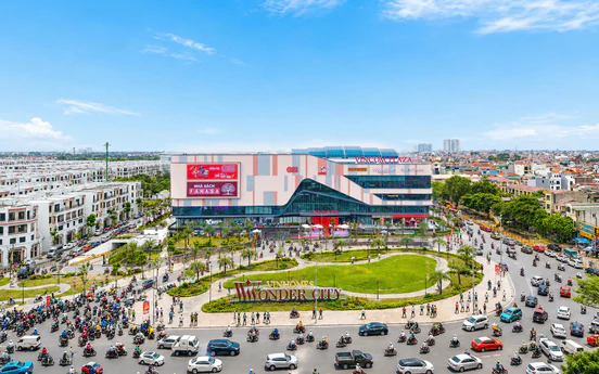 Một TTTM chỉ mới khai trương 3 ngày đã hút hơn 20 triệu lượt xem, có màn cầu hôn gây bão mạng xã hội