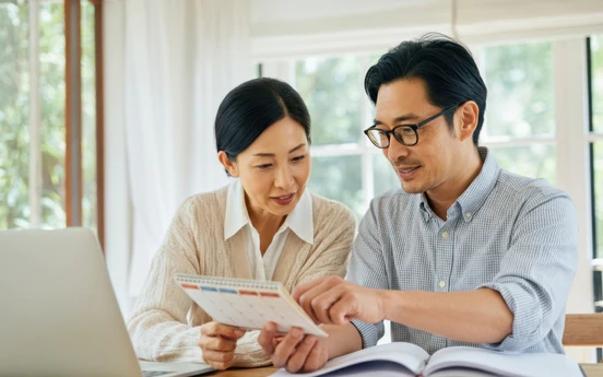 Vừa lo mua nhà cho con, vừa lo quỹ dưỡng già: Chia tiền thế nào cho hợp lý?