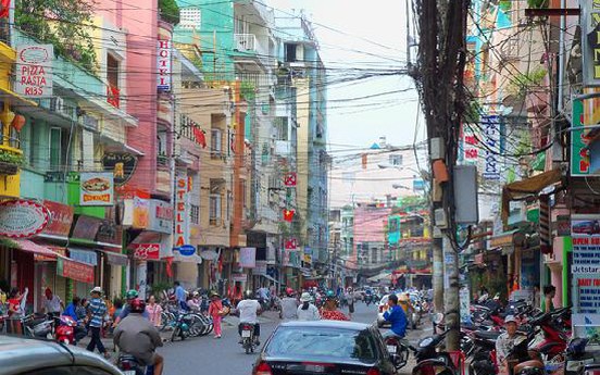 HCMC official urges developing houses for immigrants