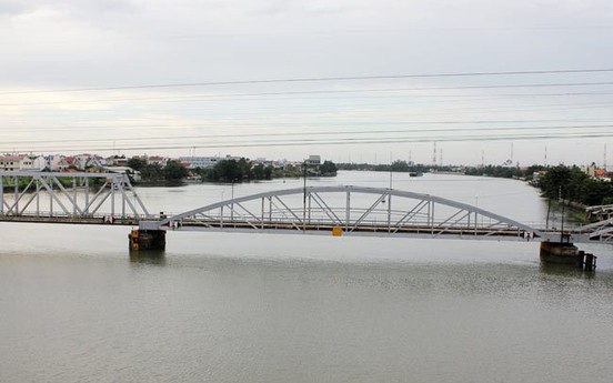 Binh Loi Railway Bridge needs preserving: Department of Culture