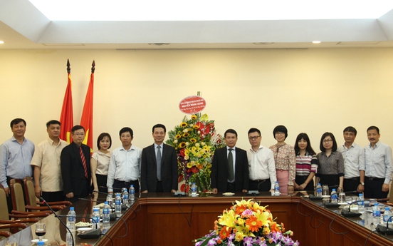 Bộ trưởng Nguyễn Mạnh Hùng thăm một số cơ quan báo chí nhân kỷ niệm 94 năm Ngày Báo chí Cách mạng