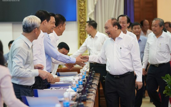 Thủ tướng chủ trì họp Tiểu ban Kinh tế - Xã hội với TP.HCM và một số địa phương