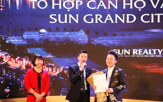Tùng Dương trở thành cư dân đầu tiên tại Sun Grand City Thuy Khue Residence