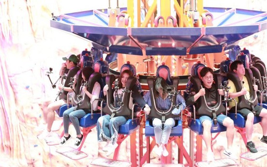 Nhóm nhạc TWICE quậy tưng bừng tại Sun World Ba Na Hills