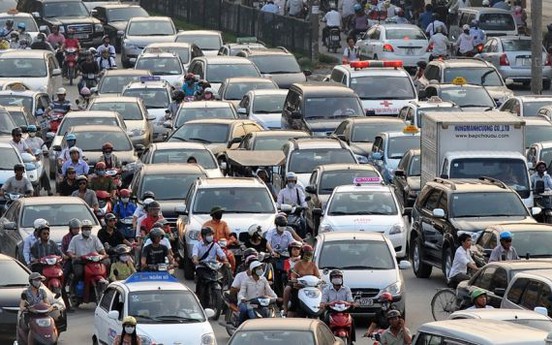 Economist: Ôtô là nguyên nhân gây tắc nghẽn nghiêm trọng ở Việt Nam