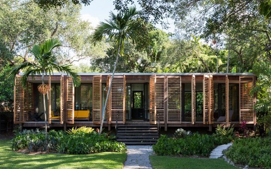Ngắm ngôi nhà gỗ cửa chớp đẹp lặng người ở Miami