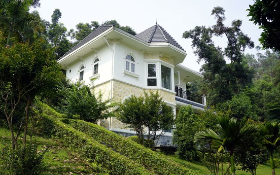 Khám phá biệt thự ven hồ của ông trùm Phan Quân trong "Người phán xử"