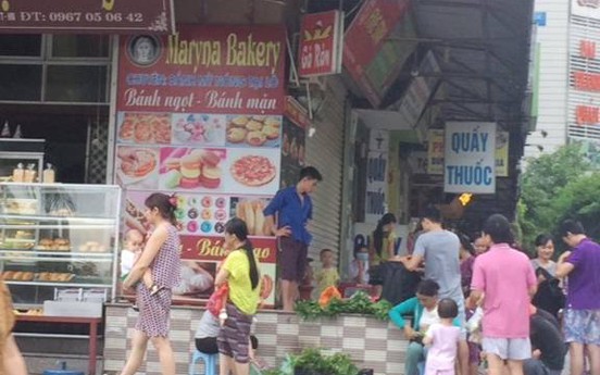Nhếc nhách cảnh chợ cóc tự phát “áp sát” chung cư