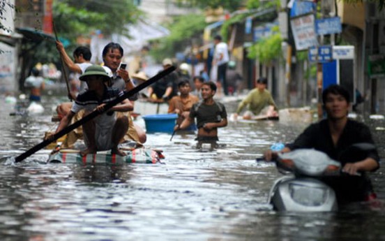 Vì sao nhiều khu đô thị cao cấp ở Hà Nội thành "ốc đảo" trong mưa?