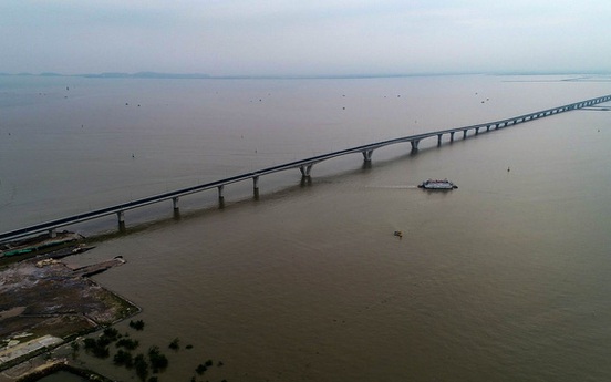 “Đường hầm” đặc biệt tại cầu vượt biển dài nhất Việt Nam