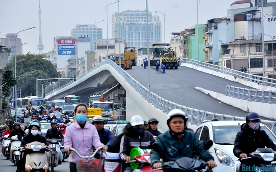 Hà Nội: Cận cảnh cây cầu vượt trên đường nghìn tỷ trước ngày thông xe